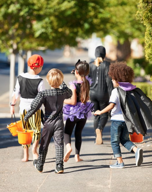 RockvilleTownSq's tweet photo. Calling all ghouls & goblins! Come to the Square Sat. for trick-or-treating and merchant specials! @MacKidRockville https://t.co/jLLSfMPaSu https://t.co/eYmLfvmPJB