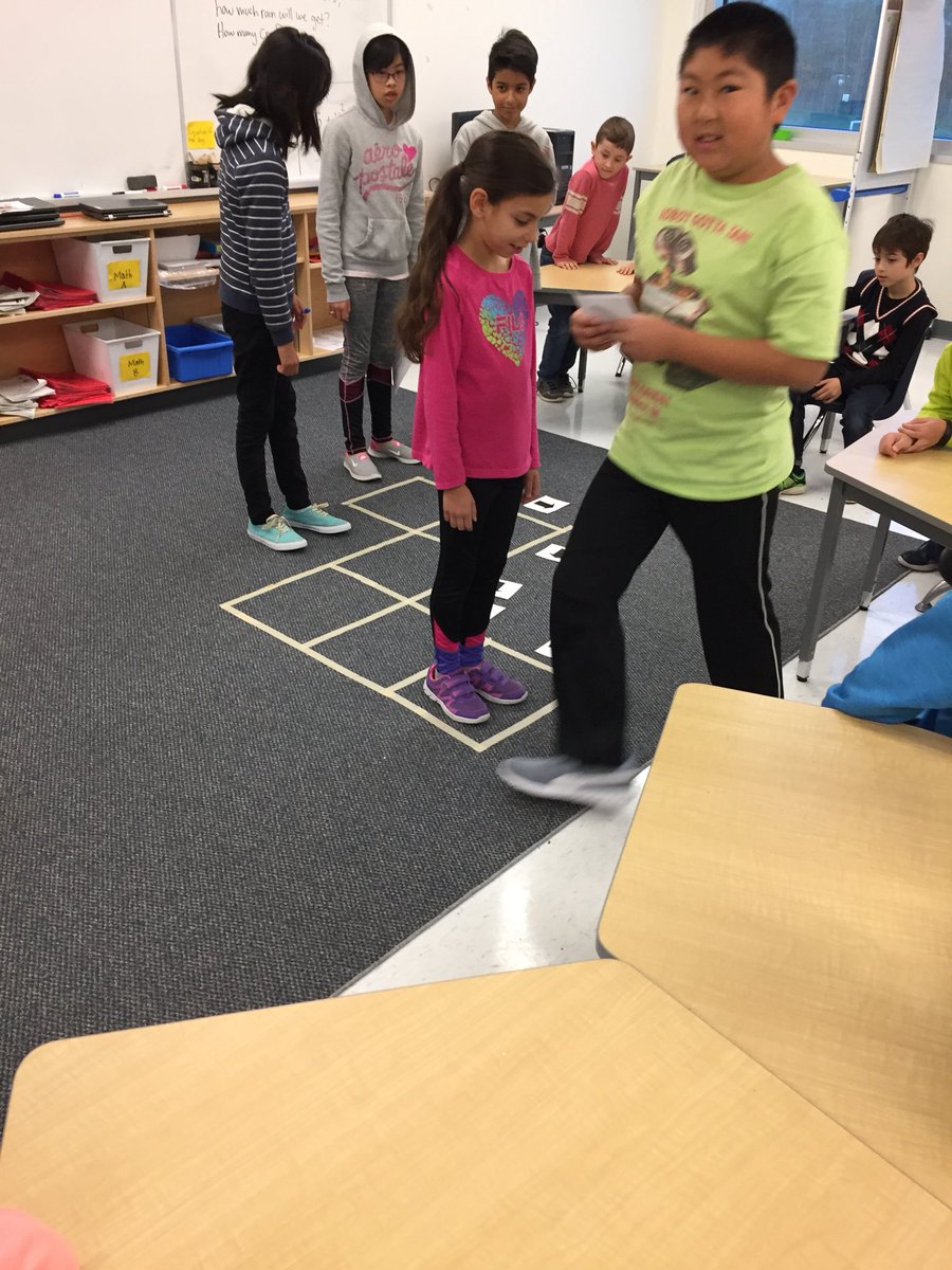 KanataHighlands's tweet photo. Students programming students. #khps_digcitweek #khps_ock https://t.co/365qoEKHtZ