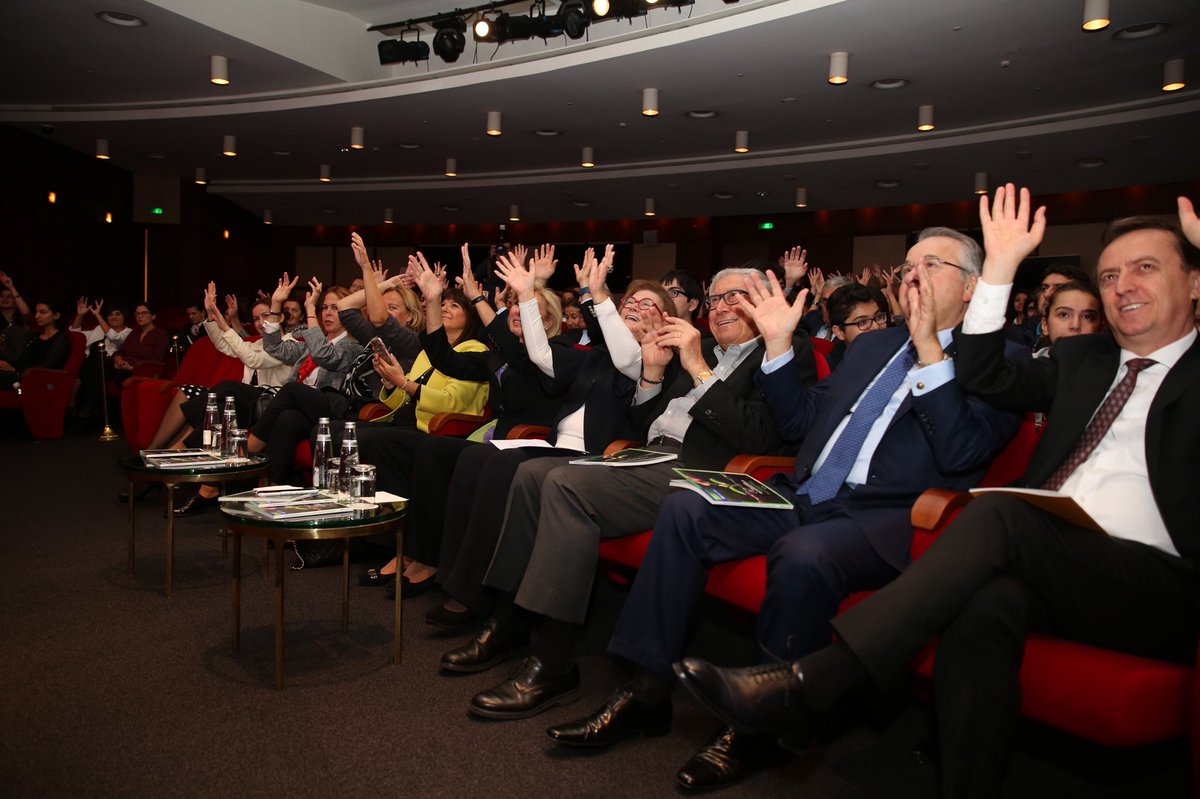 ellerkonusur's tweet photo. .@sabancivakfi #EkimZamanı içindeki süpriz @defrapband konserimizden fotoğraflar geldi! Herkes birlikte eller konuşur! https://t.co/KSX6XB1TLS