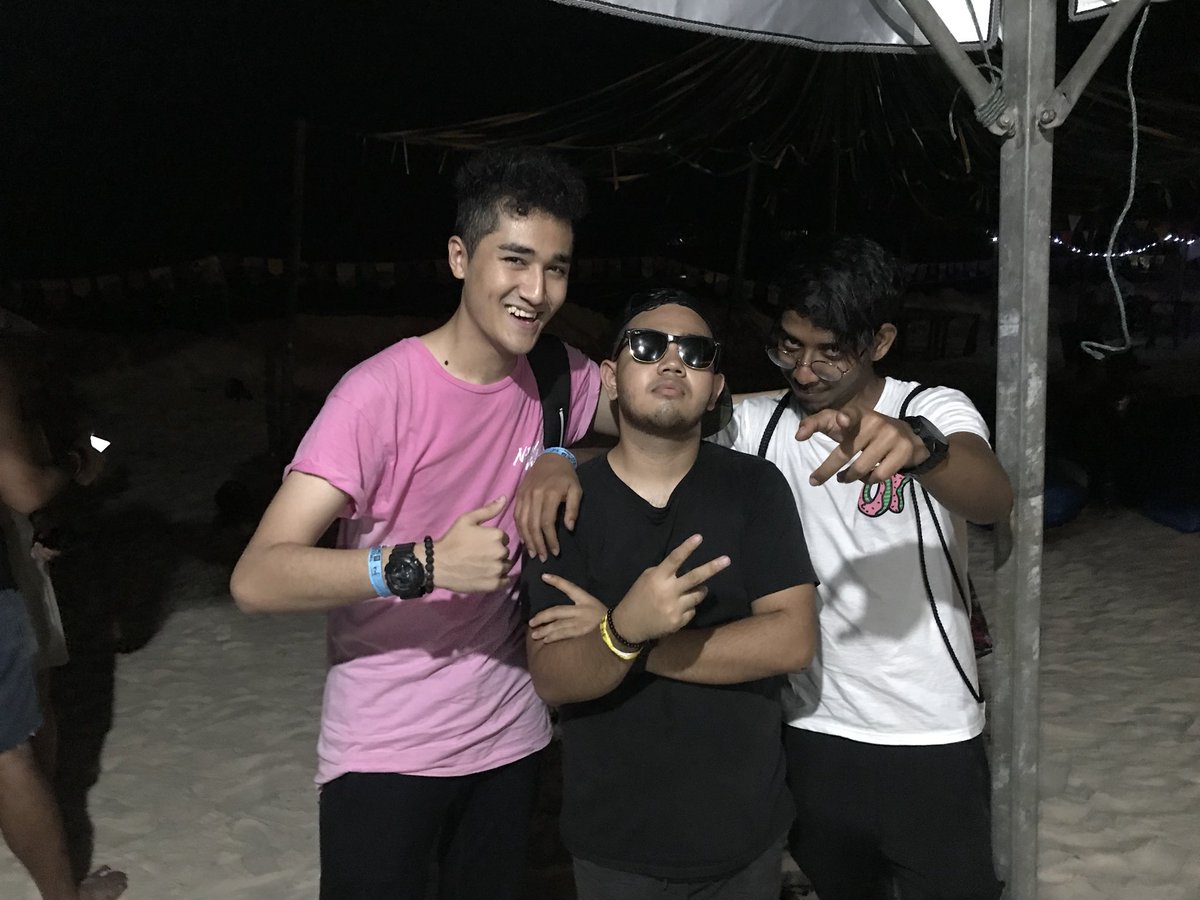 azazil_xander's tweet photo. Missing all this talented fuckers.
#imf2017 #imfparadise #beachbumsofimf https://t.co/IUu1ryT6HE