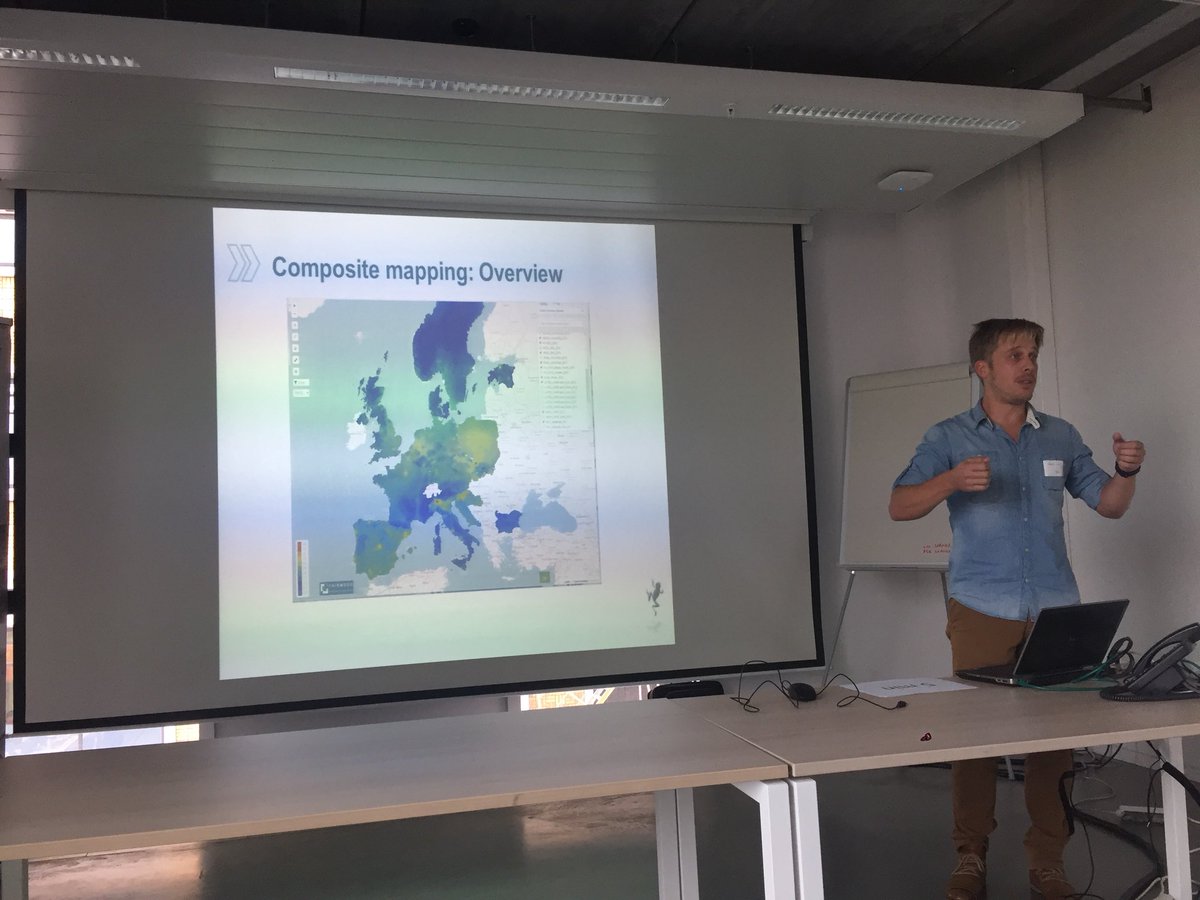 jonasvsl123's tweet image. #vito presenting the raster store at #foss4gbe @nelenschuurmans