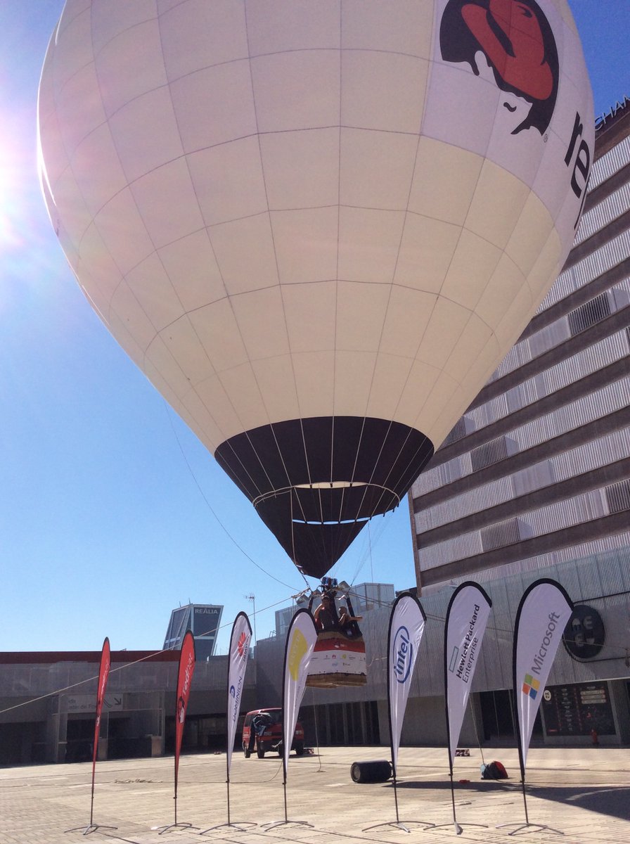 RHFES2017's tweet photo. 🎈 @IllusioAeterna sube a la #cloud en #RedHatForumES con @RedHatIberia @Dominion_Grupo @everis @HuaweiEmpresas @HPE_ES @OpenAtWE https://t.co/uuW5iDM8Ac