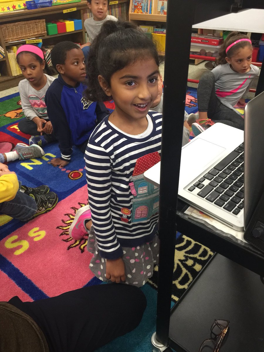 1RFirstGrade's tweet photo. We loved Skyping with Ms. Rea’s class this morning #globaledted and seeing Hero Bear 🐻❤️! @kaypee83 https://t.co/umNDXk4euP