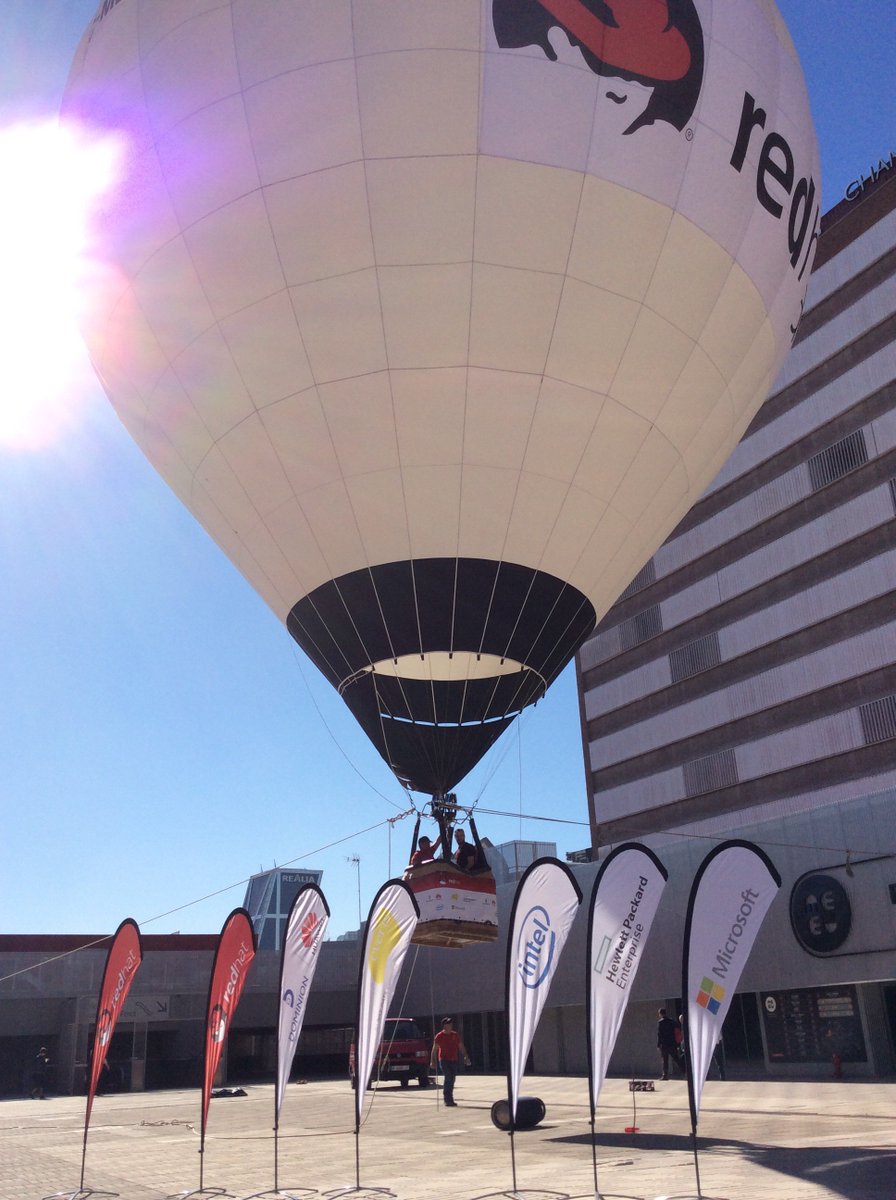 RHFES2017's tweet photo. 🎈 @berni_69 sube a la #cloud en #RedHatForumES con @RedHatIberia @Dominion_Grupo @everis @HuaweiEmpresas @HPE_ES @OpenAtWE https://t.co/5H8GaR9hhD