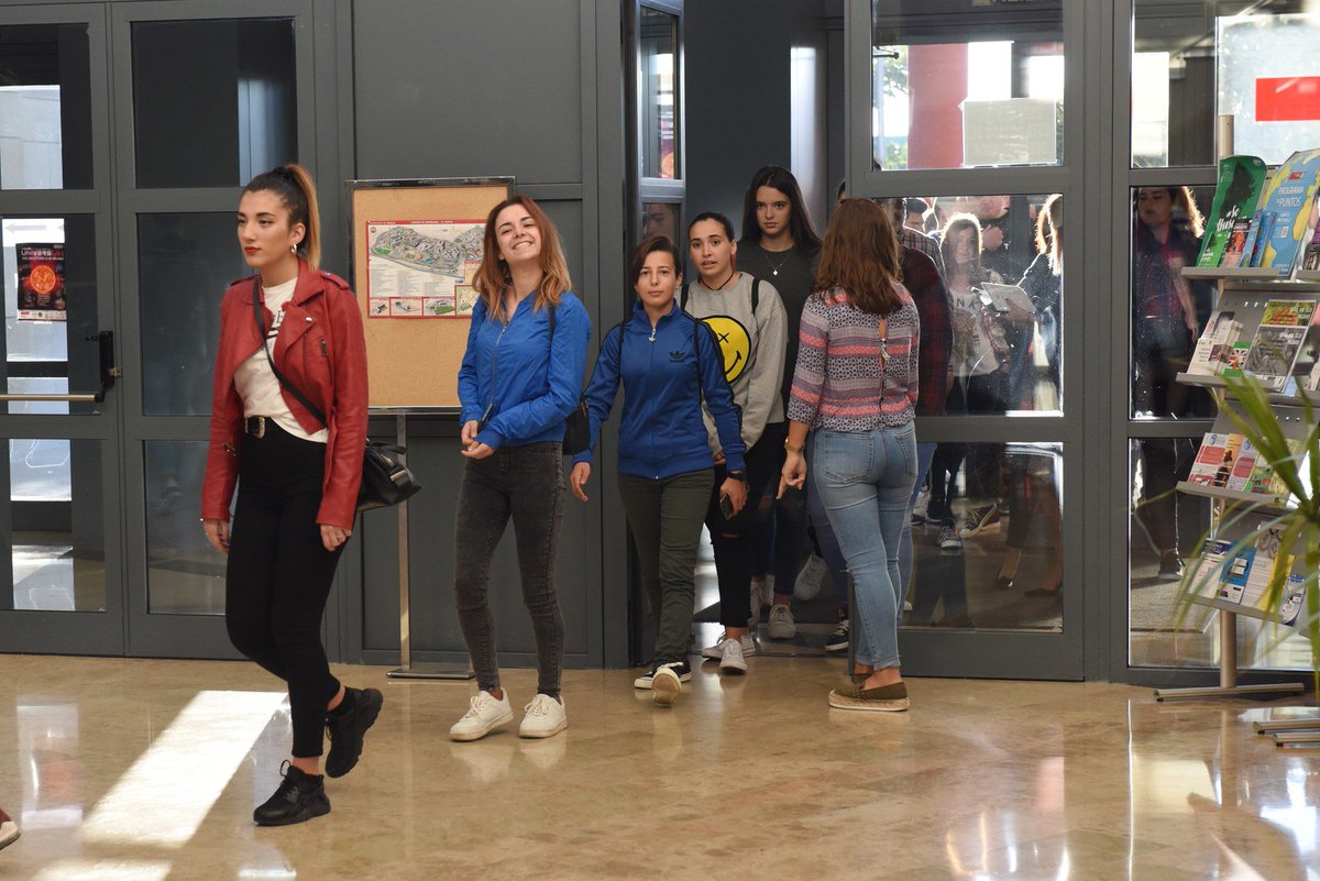 UMU's tweet photo. El @CentroSocialUM  ha acogido los actos por la celebración del Día de la Persona Emprendedora Junior: https://t.co/5xQssQtfBs