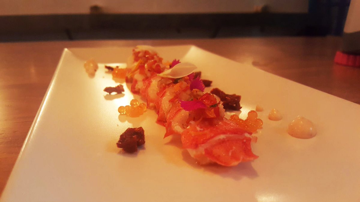 TabernaFurtivos's tweet photo. Salpicon de bogavante con emulsión de coral y mayonesa de tomate seco. Único. Diferente.

Muy Furtivo. https://t.co/2cTUgVIPn8