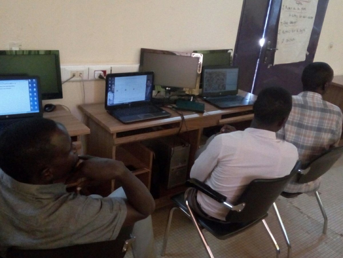 OSMNiger's tweet photo. Départ pour 3jours d'atelier de sensibilisation sur #ActionOifProjetEOF en #SIG #Opendata avec @OSMNiger au #CnfNiamey
Au programme présentation #OSM demo #JOSM, #TaskingManager et outil de collectes terrain https://t.co/GFWYdYk4z7