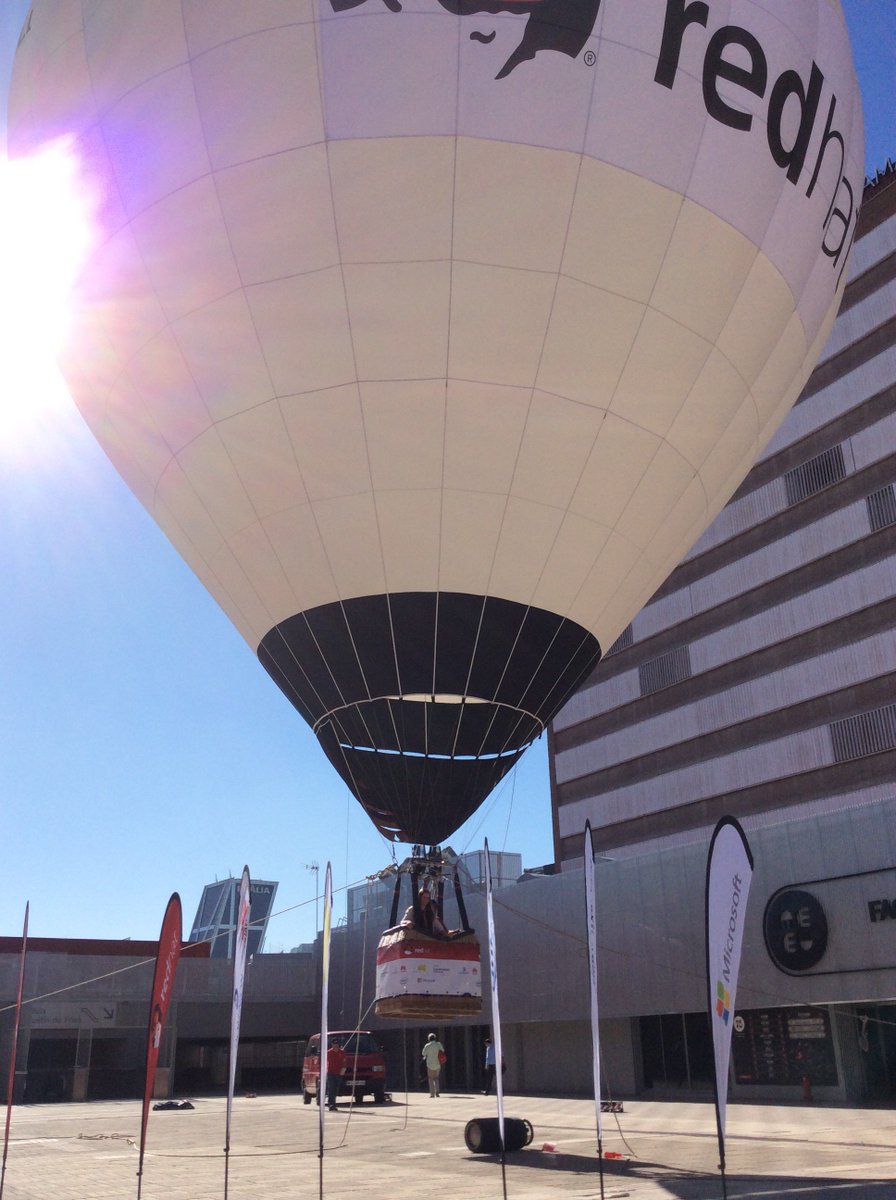 RHFES2017's tweet photo. 🎈 @cris_moneo sube a la #cloud en #RedHatForumES con @RedHatIberia @Dominion_Grupo @everis @HuaweiEmpresas @HPE_ES @OpenAtWE https://t.co/UBy55s1PBO