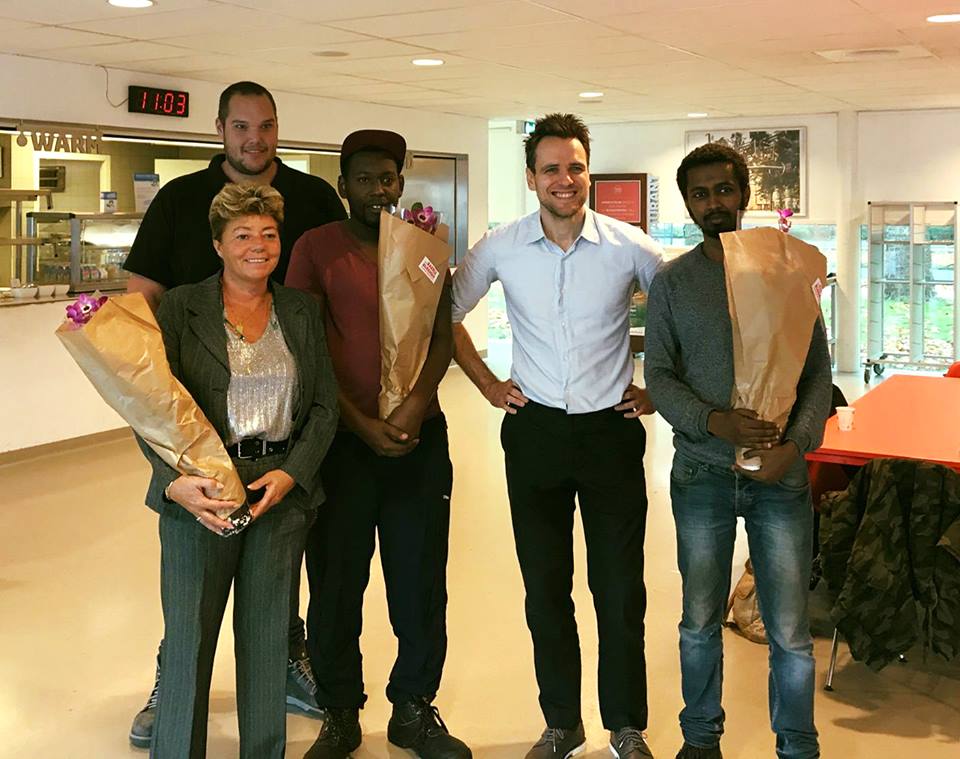 Stadsdeelbestuurder <a href="/MarijnvB/">Marijn van Ballegooijen</a> was vandaag op bezoek bij Stagestraat Buitenruimte Zuid waar onze kandidaten meelopen met de reiniging! #trots