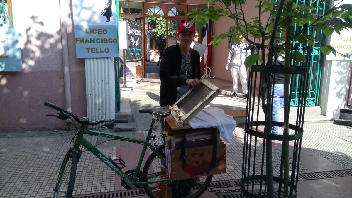 acle_cormun's tweet photo. Exposición artística Liceo Francisco Tello González.Taller de cerámica y cerigrafia.@alcaldesoto https://t.co/XNaaWsCHIt