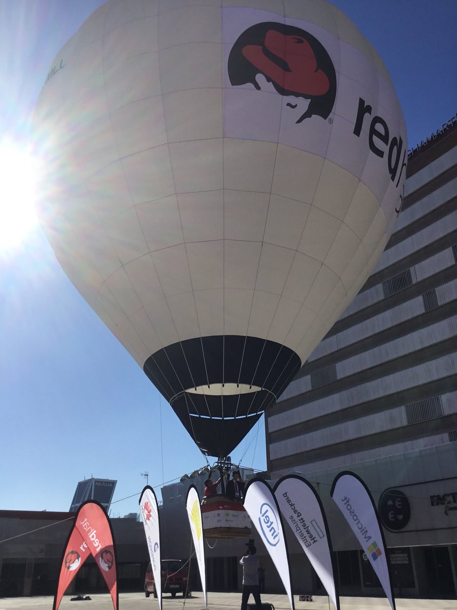 RHFES2017's tweet photo. 🎈 @maebaa sube a la #cloud en #RedHatForumES con @RedHatIberia @Dominion_Grupo @everis @HuaweiEmpresas @HPE_ES @OpenAtWE https://t.co/vFNboUpIFK