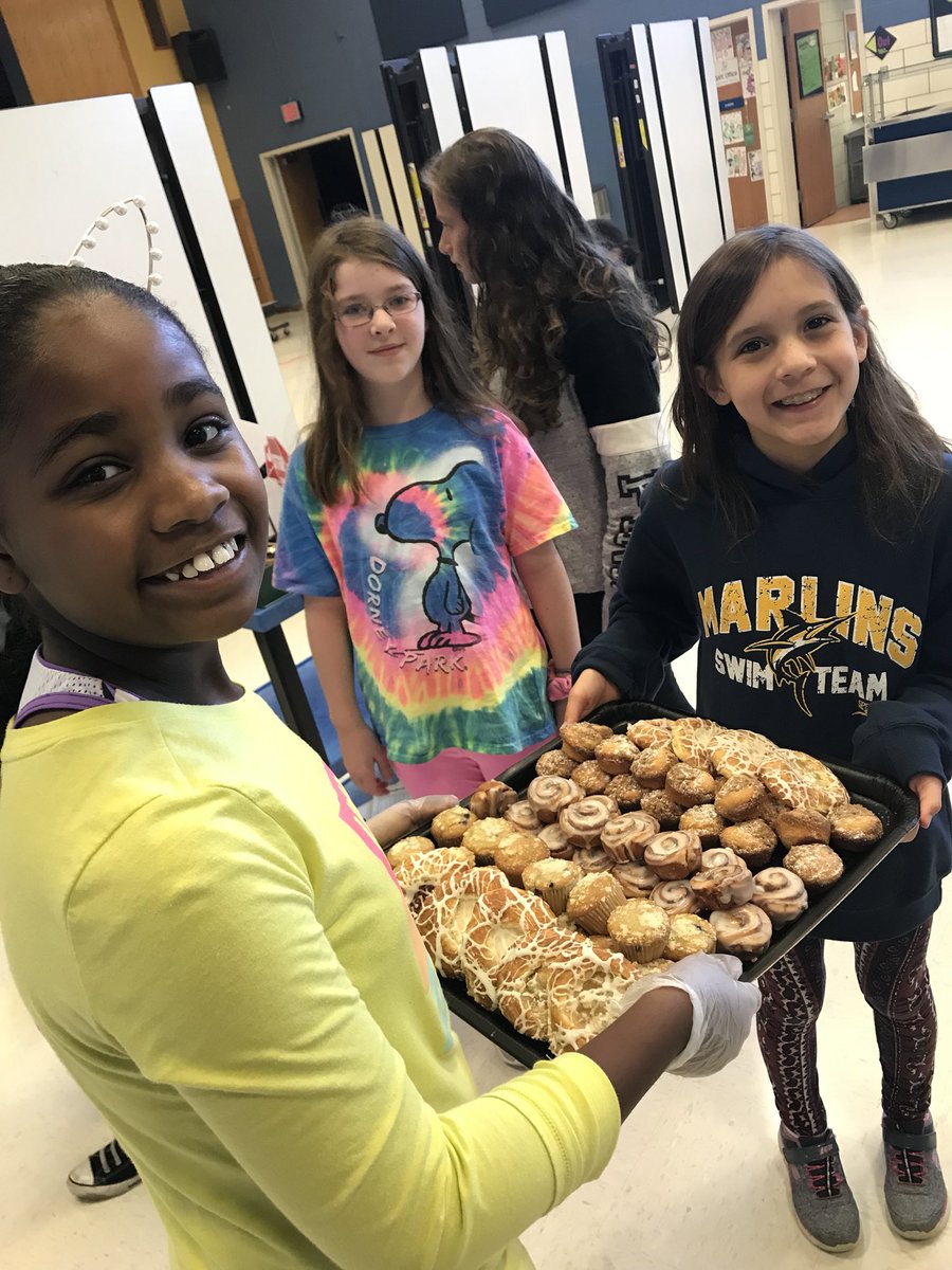 PRserviceclub's tweet photo. A HUGE thank you to all the bus drivers at Paul Road school! Enjoy the breakfast😄. #GCpride  #superheros #PRS50 @GatesChiliSupt https://t.co/dHmGAEx7WS