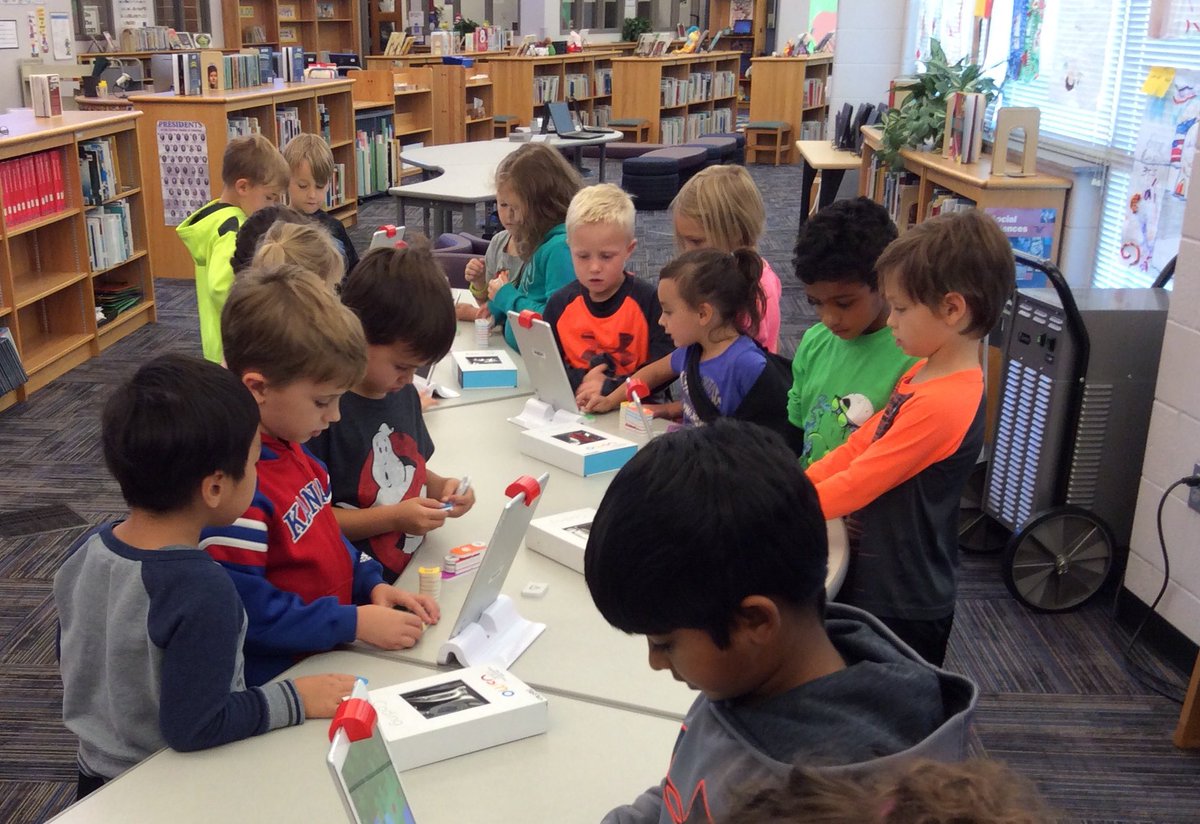 Kindergarteners are coding in the library at CHE!#Osmo #bvlibraries <a href="/CedarHillsElem/">Cedar Hills Elementary</a>