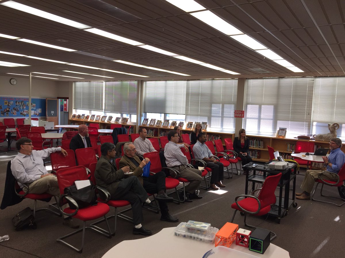 toddlivesay's tweet photo. Robertsville RamSat Feasibly Review is underway! @10Gadams @ORSchools @RMS_ORS https://t.co/7SjgDfQ4kW