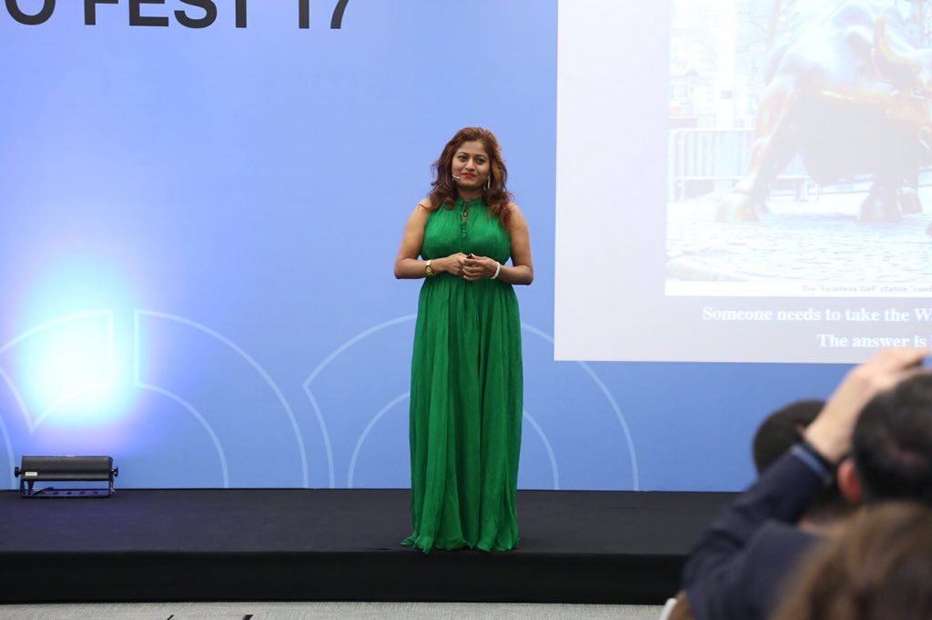 CapitalCoinICO's tweet photo. MissKhan in Istanbul on feisty girl taking on the Wall Street bull #decentralisation @CapitalCoinNews @DGCAMP_ICO https://t.co/oU38pcItgE