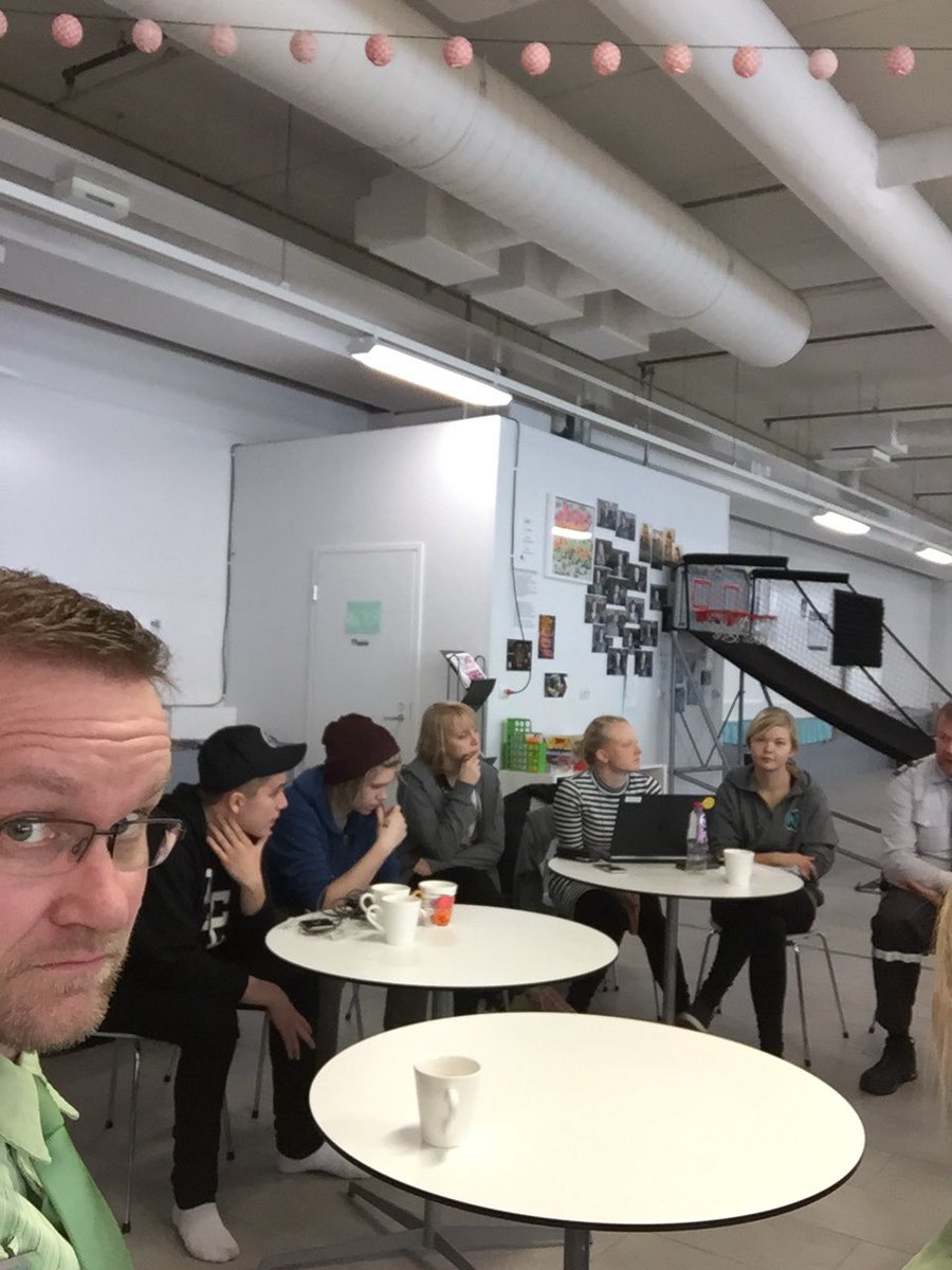 JariKatto's tweet image. Nuorten kanssa, kehitetään kauppakeskusta. Kaikki viihtyy siistissä ja toisia kunnioittavassa ilmapiirissä. #Spotti #Hyvinkää #Prisma #Willa