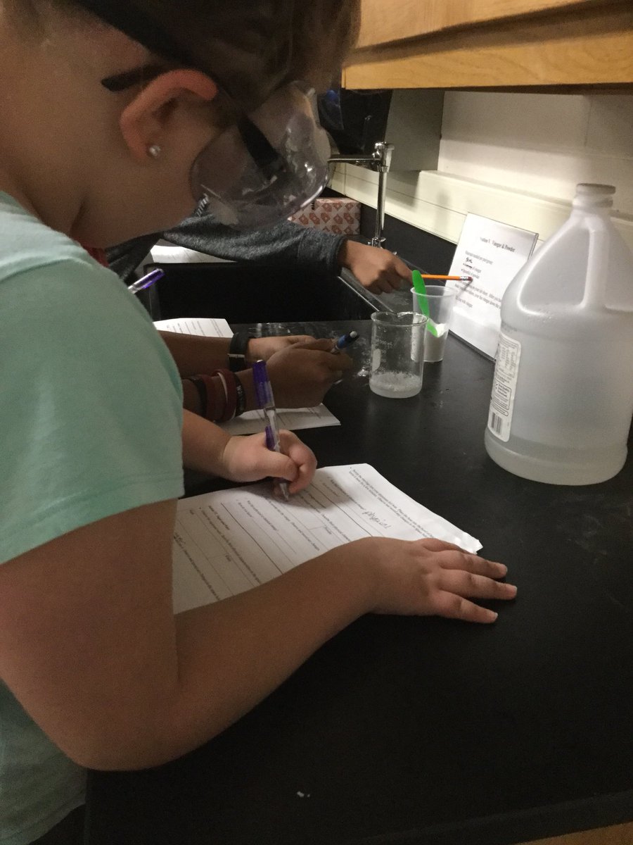 MrsJordanSci6's tweet photo. Had fun doing physical and chemical changes! #NISDSecSci #StevensonMS #stevensoninspired @ericahallam https://t.co/izcQX52Yxf