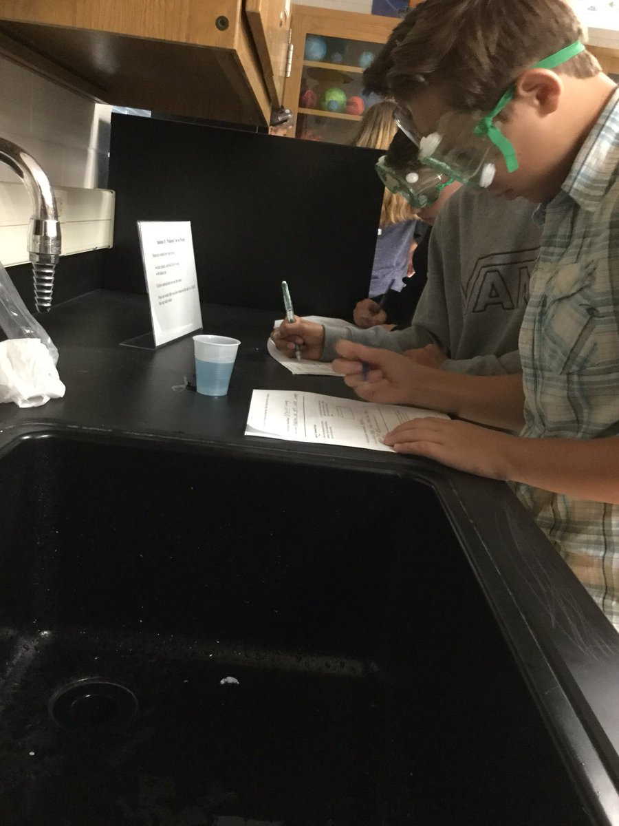 MrsJordanSci6's tweet photo. Had fun doing physical and chemical changes! #NISDSecSci #StevensonMS #stevensoninspired @ericahallam https://t.co/izcQX52Yxf