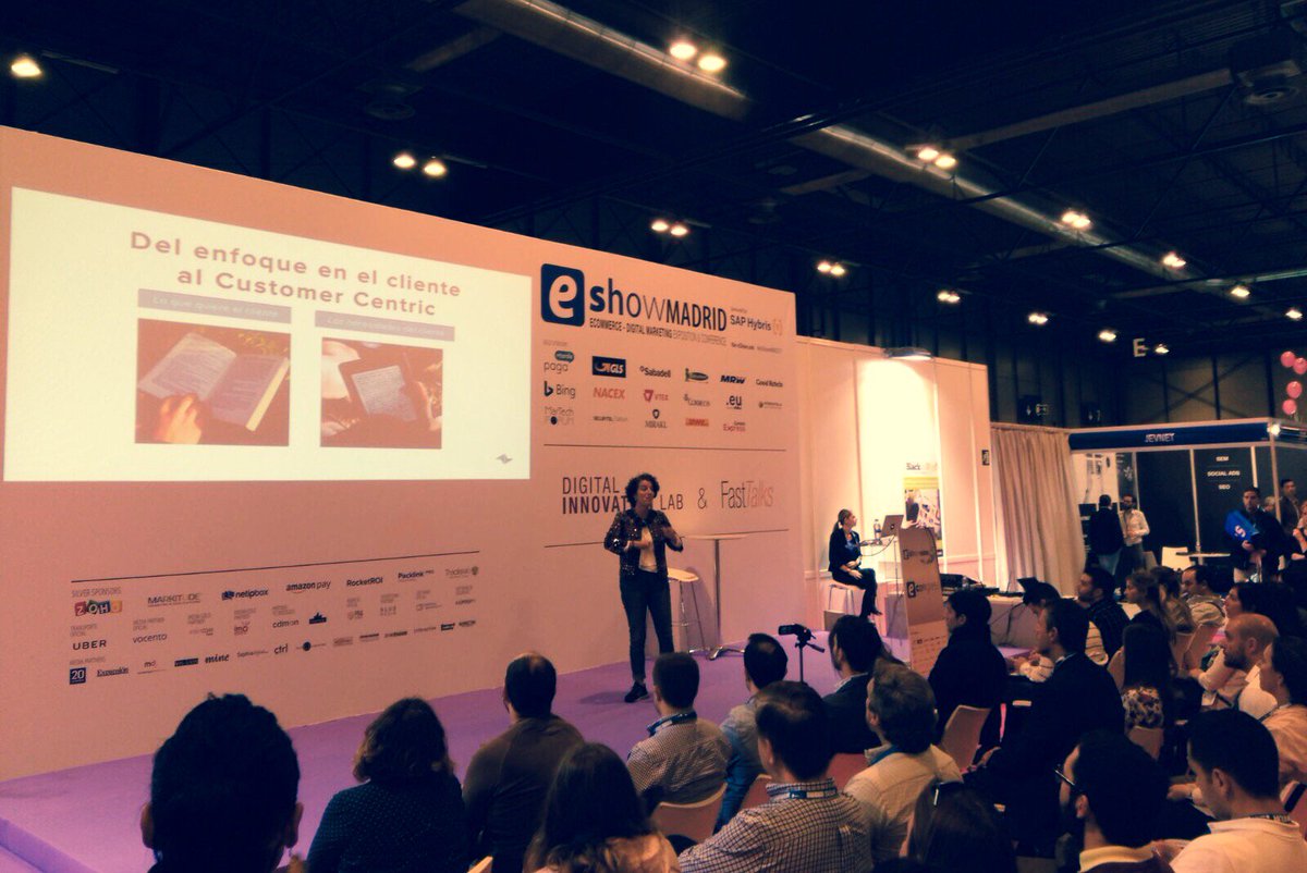 dinahosting's tweet photo. Hoy estuvimos en #eShowMAD2017. "Poner al cliente en el centro es anticiparse a las tendencias del futuro" 👏 https://t.co/WosYhzpLds