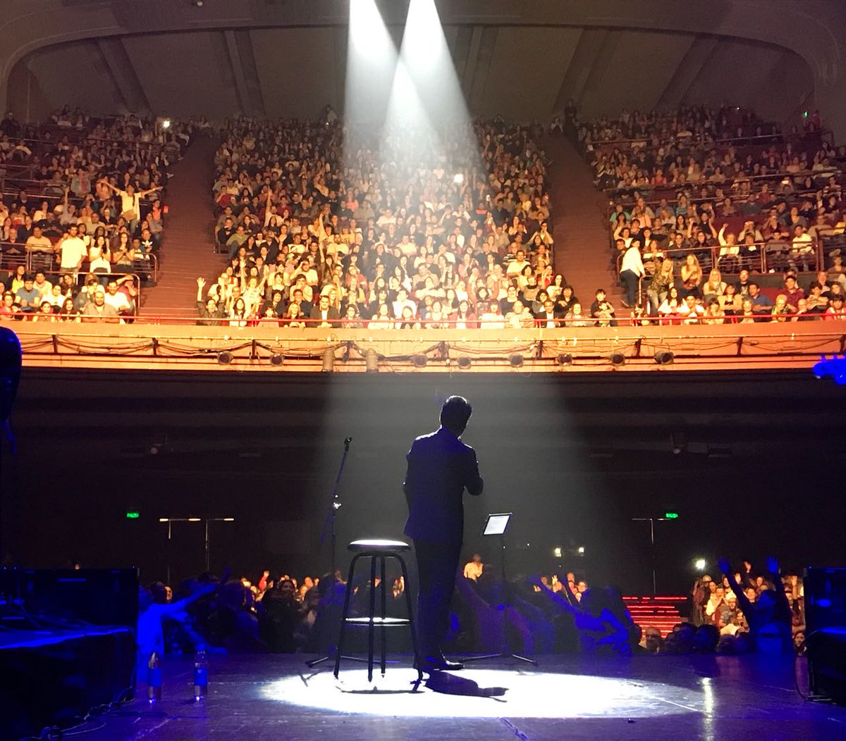 Comunicarles's tweet photo. Teatro Opera repleto para recibir a @jaroficial en Buenos Aires. Hoy segunda y última presentación. Más info en https://t.co/Rrng6Q1nmq https://t.co/3jXu9omrag
