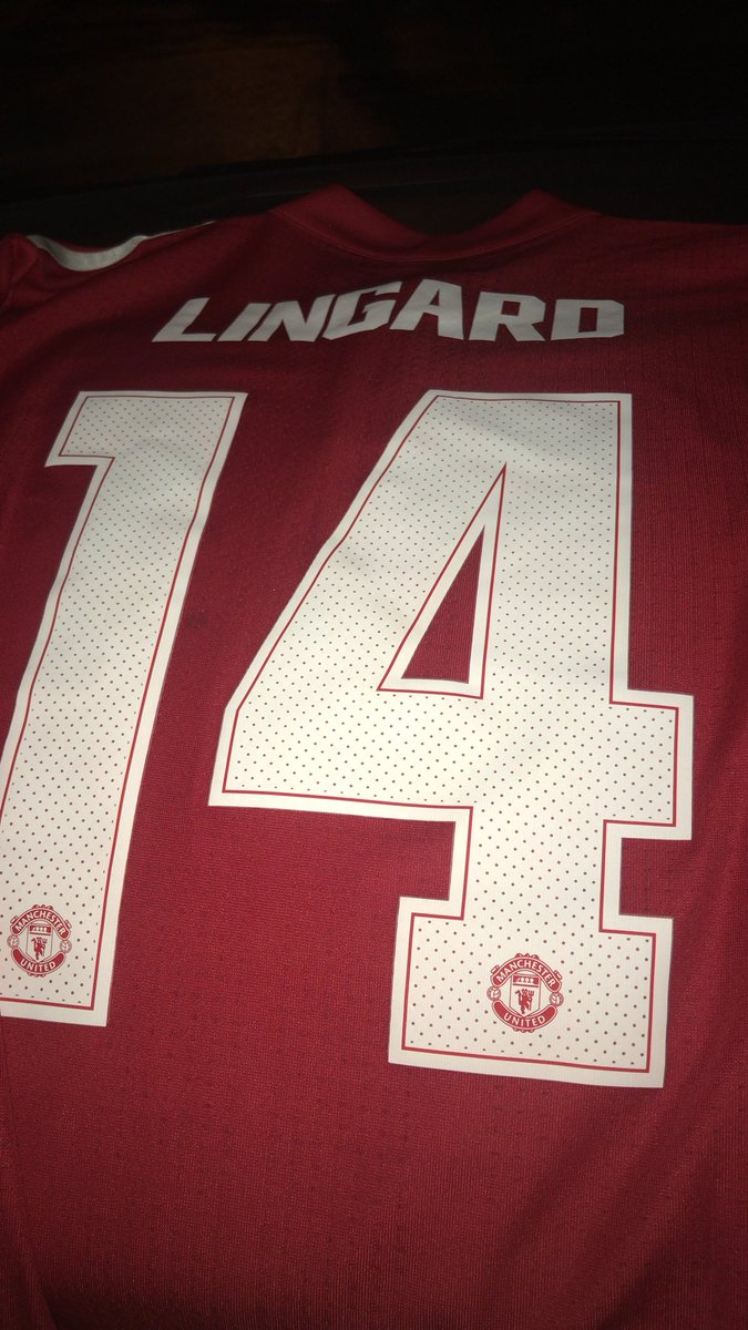 Tomaspulling123's tweet photo. @JesseLingard thanks for the shirt after the game against Swansea what a birthday present https://t.co/e5UZL1tzsu