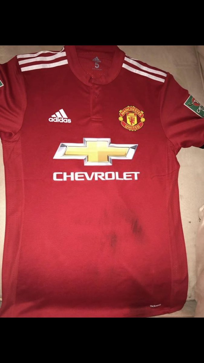 Tomaspulling123's tweet photo. @JesseLingard thanks for the shirt after the game against Swansea what a birthday present https://t.co/e5UZL1tzsu