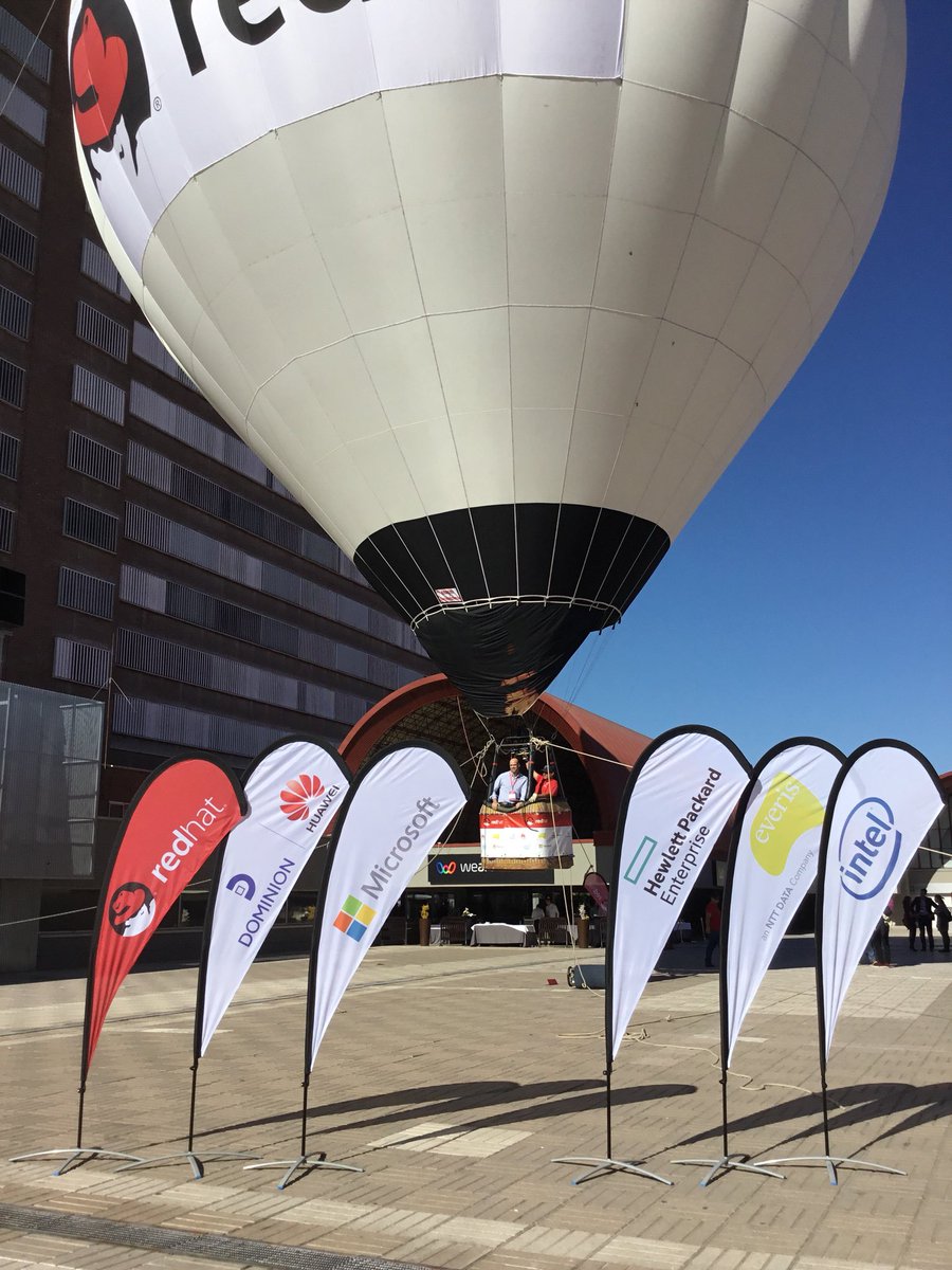 RHFES2017's tweet photo. 🎈 Juan Luis Vicente sube a la #cloud en #RedHatForumES con @RedHatIberia @Dominion_Grupo @everis @HuaweiEmpresas @HPE_ES @OpenAtWE https://t.co/zFsLKtFhup