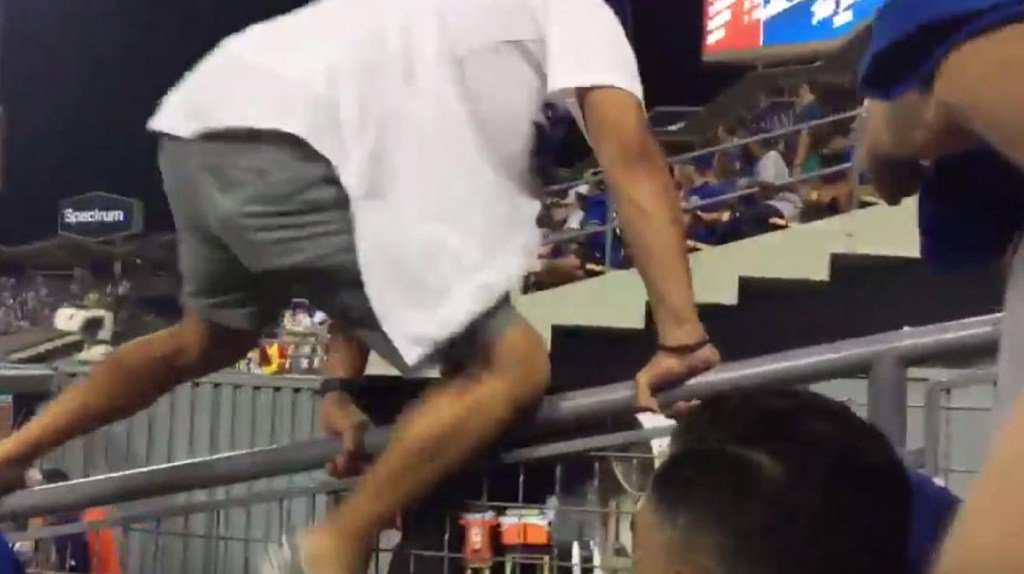holyfawkdotcom's tweet image. Fan jumps into the bullpen during the World Series #astros #dodgers #houston #losangeles… holyfawk.com/fan-jumps-into…