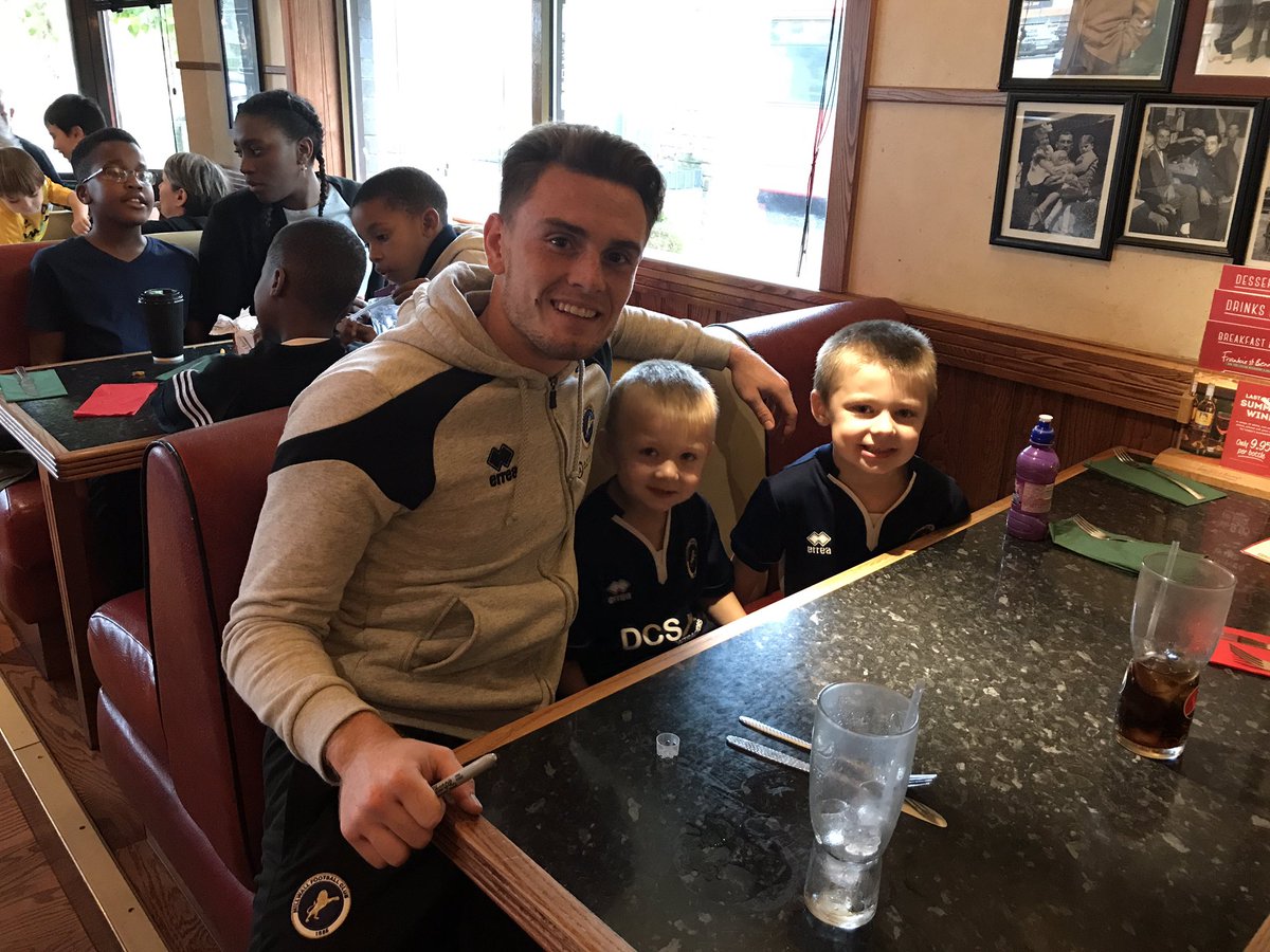 MillwallFC's tweet photo. 📸

@bennthompsonn poses for a photo with two Junior Lions...

#Millwall 🦁 https://t.co/DcQtSitFGt
