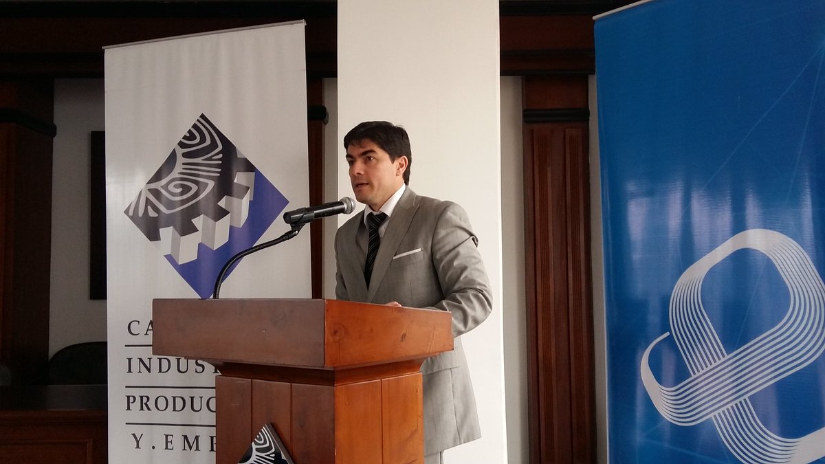 cipemec's tweet photo. @arovalino en la bienvenida "El #RetoCEDIA busca implementar proyectos en las empresas, los cuales serán desarrollados por universidades". https://t.co/PEgWFXwJ7z