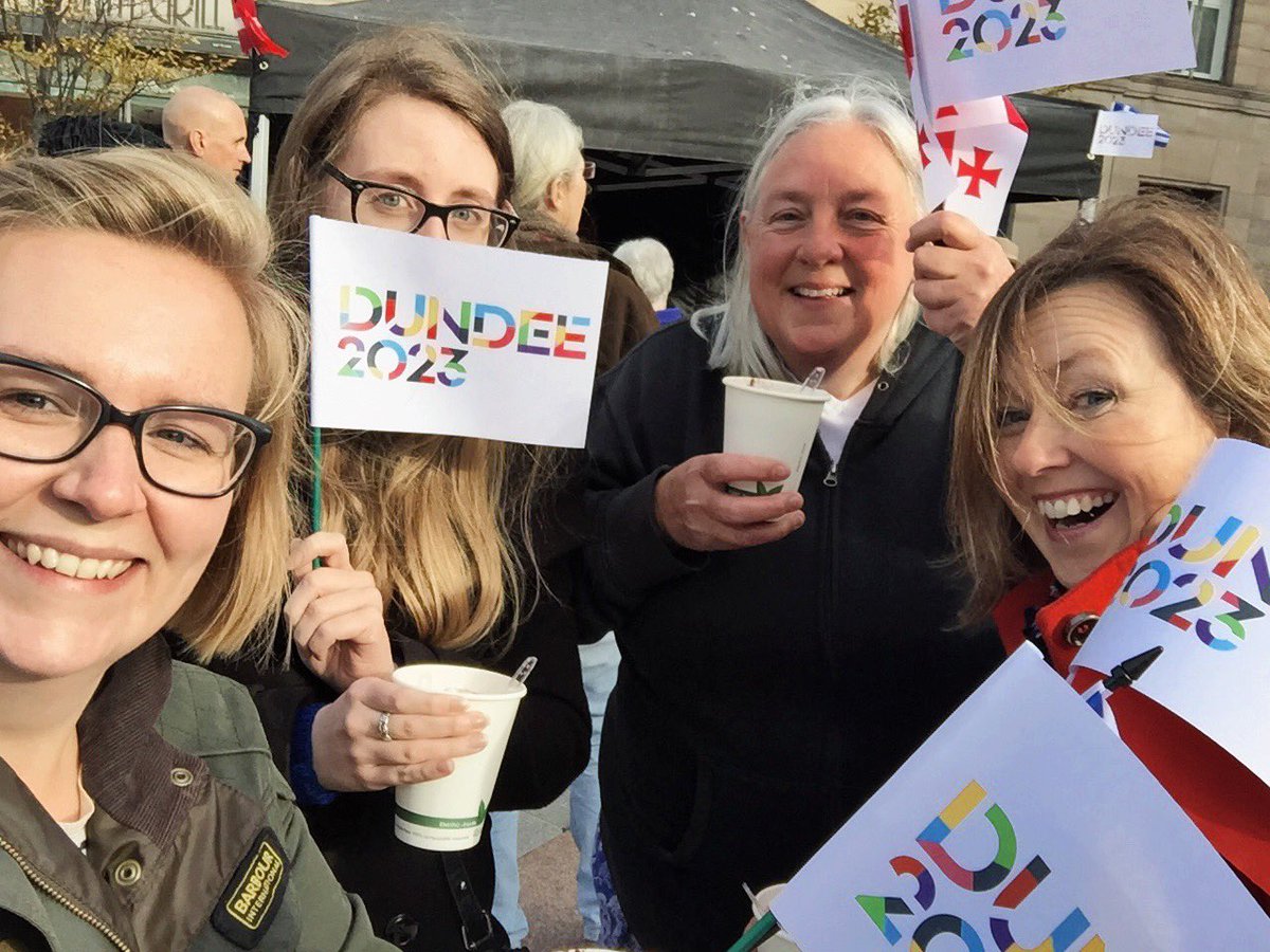 AbertayAlumni's tweet photo. We were out to support the #dundee2023 bid send off today, with pehs and hot chocolate π€ Good luck #Dundee! #wearedundee https://t.co/RKtvsrogfO