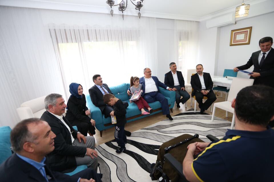 hasan_can's tweet photo. 15 Temmuz Gazimiz Ahmet Kahraman bey’i Ümraniye Tepeüstü mahallemizdeki evinde ziyaret ettik. https://t.co/fIht5aQar7