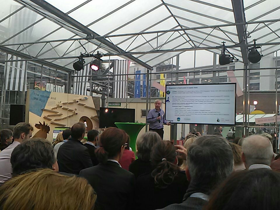 BIMGreenSandra's tweet photo. Dr. Julian Parfitt discusses food waste in the supply chain @Food_Heroes_nwe  conference #embassyoffood https://t.co/55KGUbCrDe