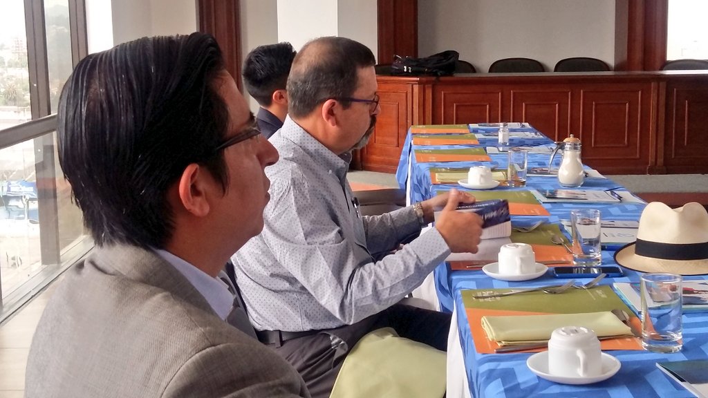 cipemec's tweet photo. @jpcarvallo1 Dir. Ejecutivo de @RedCediaEc se dirige a los participantes mediante la presentación del #RetoCEDIA. https://t.co/PHioEE8Kne