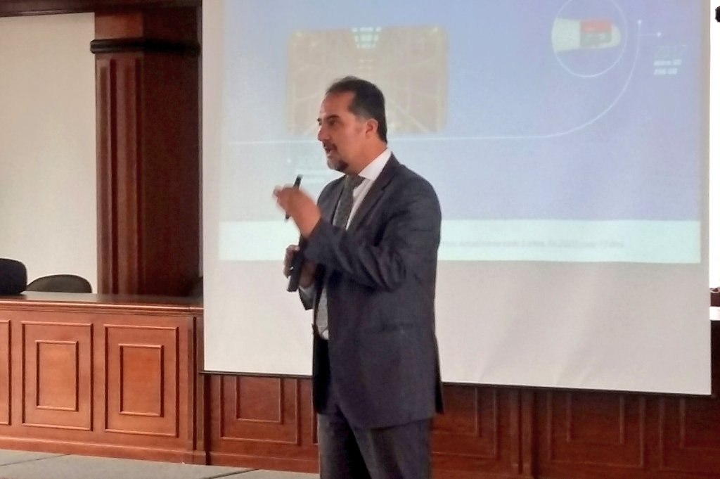 cipemec's tweet photo. @jpcarvallo1 Dir. Ejecutivo de @RedCediaEc se dirige a los participantes mediante la presentación del #RetoCEDIA. https://t.co/PHioEE8Kne