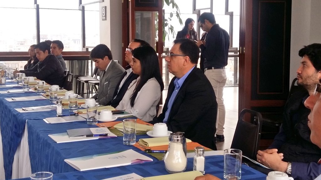 cipemec's tweet photo. @jpcarvallo1 Dir. Ejecutivo de @RedCediaEc se dirige a los participantes mediante la presentación del #RetoCEDIA. https://t.co/PHioEE8Kne
