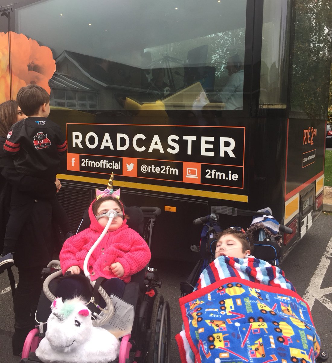 LauraLynnHouse's tweet photo. Thanks @Kodaline for visiting @RTE2fm #roadcaster for launch #thejoshuatree #newroots in #lauralynn https://t.co/B2OK13rQzC