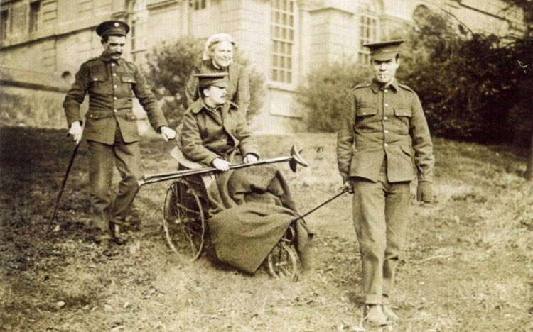 GrtHennerHall's tweet photo. Throwback Thursday to when Great Henstridge Hall operated as a military hospital during the Great War. https://t.co/D7CXrtDEdl