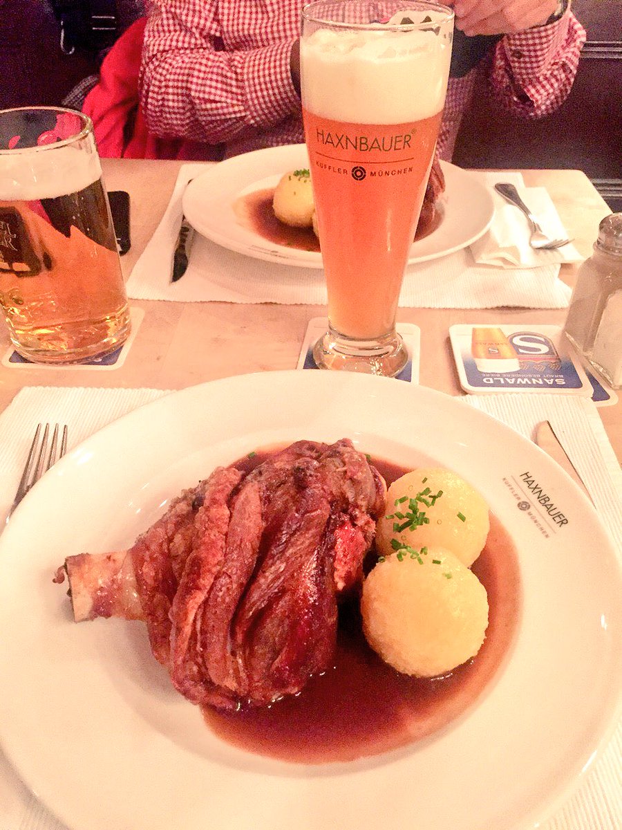digidip_net's tweet photo. When developers go on conferences 😀🍗#IPC17 #IJS17 @phpconference #represent #bavarianfoodculture ✔️ https://t.co/vKzRaUt2Vd