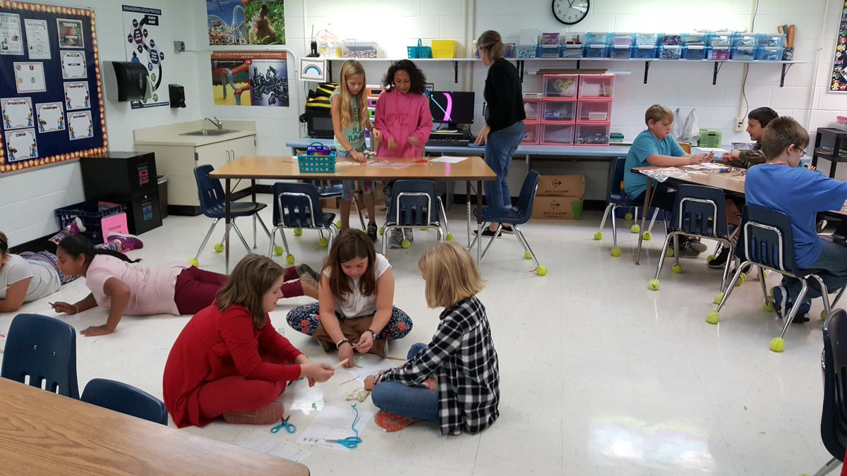 BESLeads's tweet photo. More synergy in the BES STEM Lab!  #BESStem @HanoverSchools https://t.co/vwPZHNX0jq