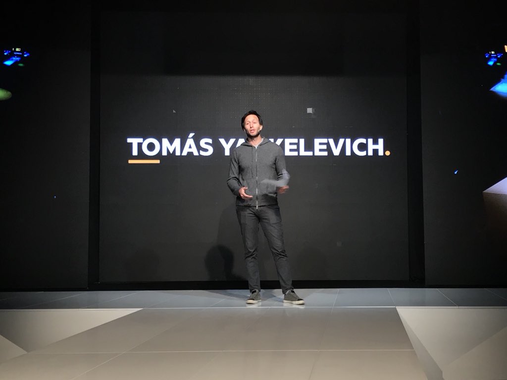 senalnews's tweet photo. #AHORA en el #Upfront2017 de @Turner 🇦🇷
Tomás Yankelevich habla sobre la producción de contenidos originales y eventos en vivo. https://t.co/2LF6uHq4Xz