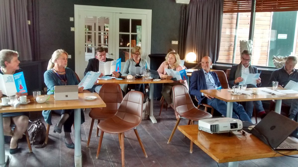 Economie071's tweet photo. Nu presentaties van initiatieven binnen project aansluiting #onderwijs en #arbeidsmarkt. Samen leerlingen koppelen aan kansrijke beroepen. https://t.co/EdAJo9kr1H
