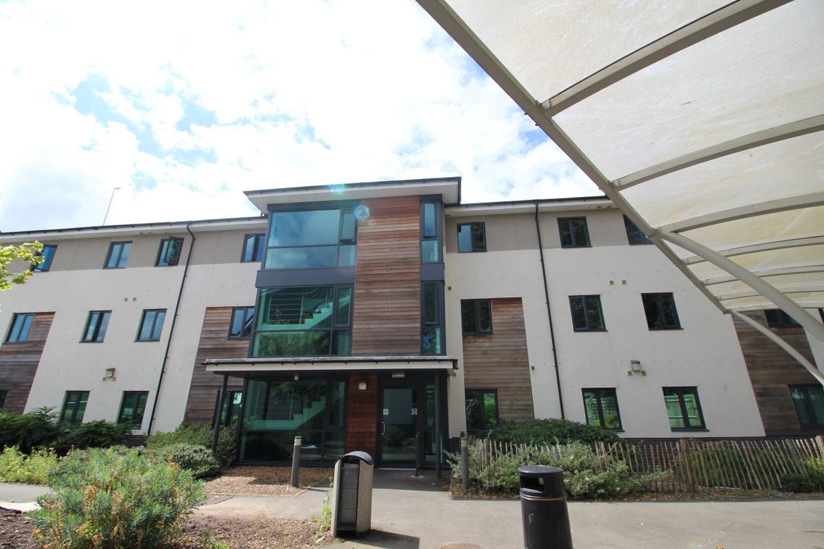 studenthomesnet's tweet photo. WOOD RESIDENCE LEAMINGTON SPA 
- En Suite Rooms 
- Communal Kitchen/Lounge 
- £130 p/w 
- All bills included 

01926 422 077 for a viewing! https://t.co/HEWLmSXgUj