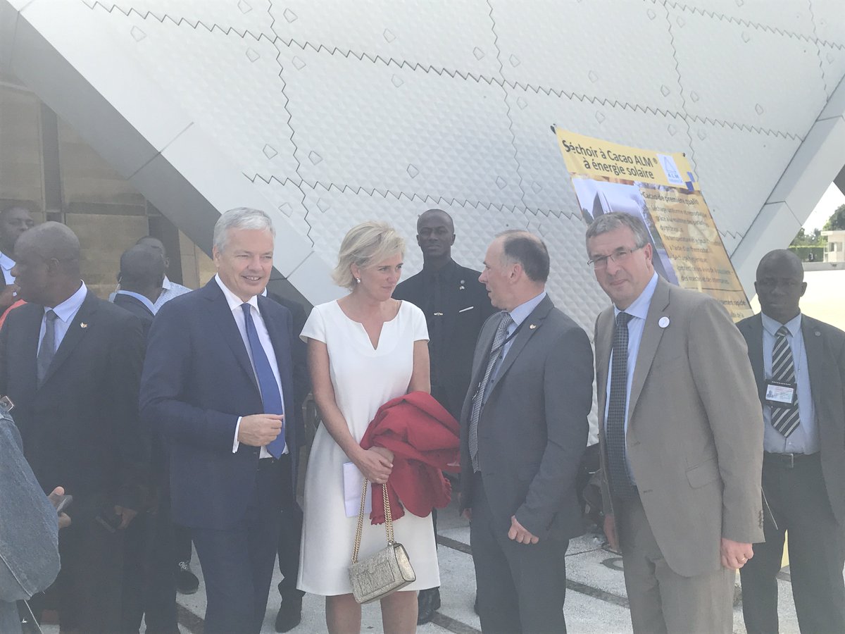 Awex_Afrique's tweet photo. @AWEX_Belgium @PDELCOMMINETTE Démonstration de la société TSE de sa station de mesure de la qualité de l’air #AWEX2017 #BEmissionCIV https://t.co/23evYHJuRy
