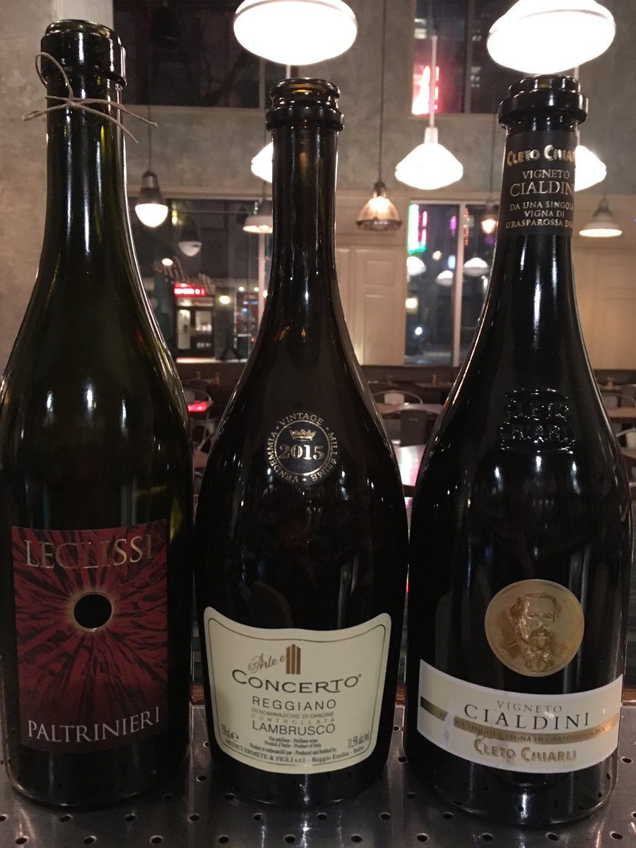 MichaelaWine's tweet photo. 1st Italian Wine Maestro class: dif b/w #lambrusco family member grapes - di Sorbara, Grasparossa & Salamino @VinitalyTour @IWUnplugged https://t.co/eI5vTjiSVY