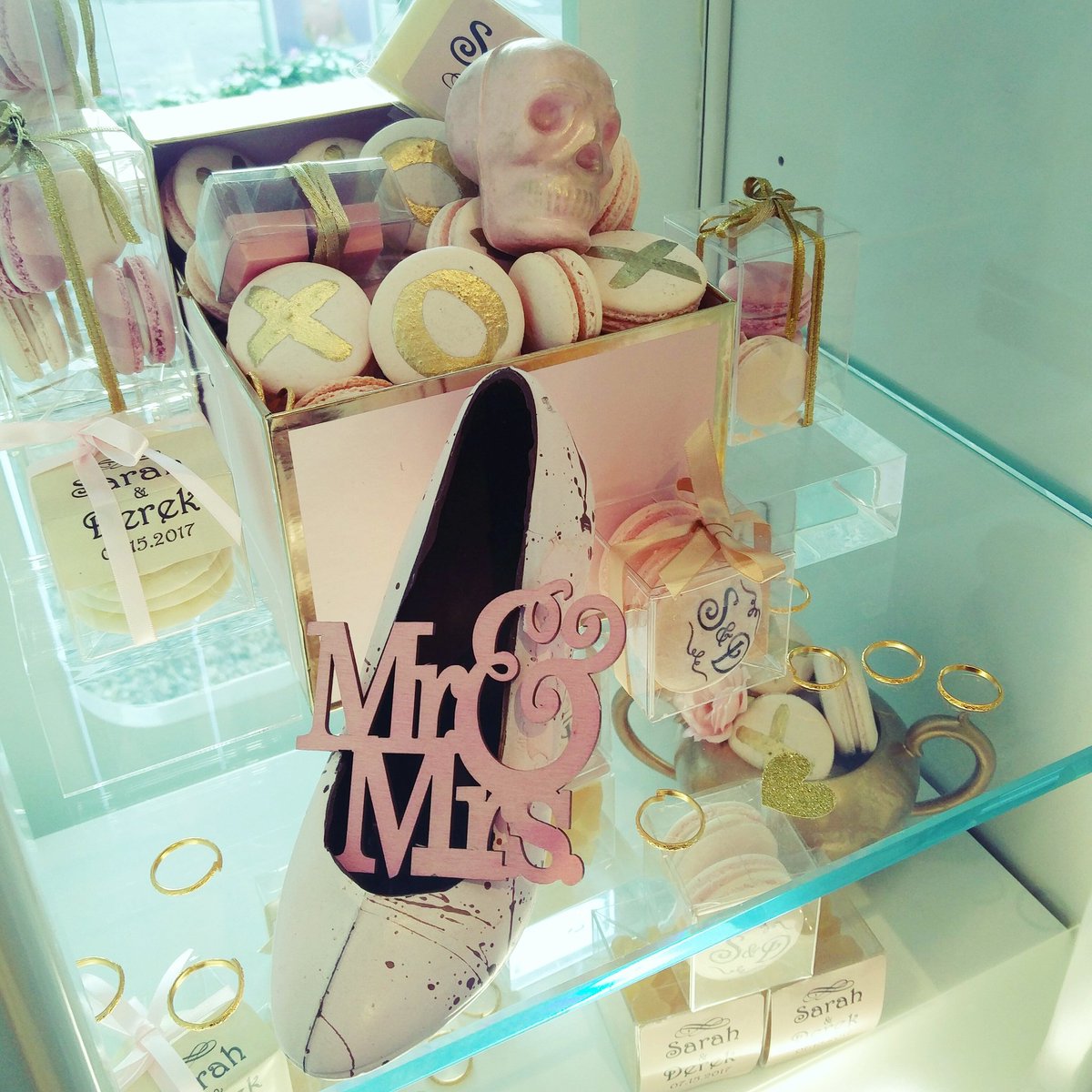 beyondeventsco's tweet photo. perfect gifts for Mr &amp; Mrs ❤ @morocochocolate #chocolateaddict #chocolate #luxurychocolate #engagement #wedding https://t.co/hbugzJdFjY