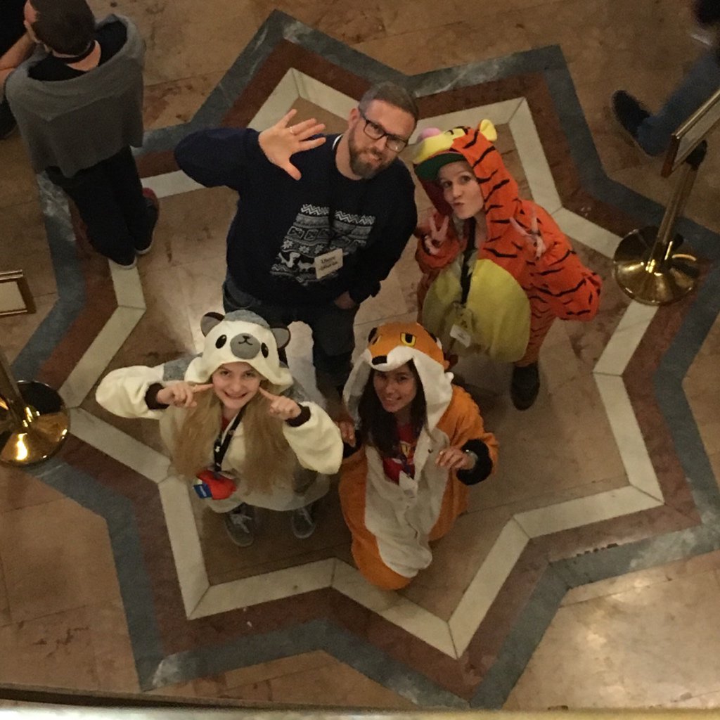 mkuehnel's tweet photo. Iโd like win an animal for my kids with that fake selfie ๐ #mozhacks #JsConfBP #jsconfbp17 #OnesieJS #bullgit #Hashtags #HashtagGalore https://t.co/XbNin9NIYN