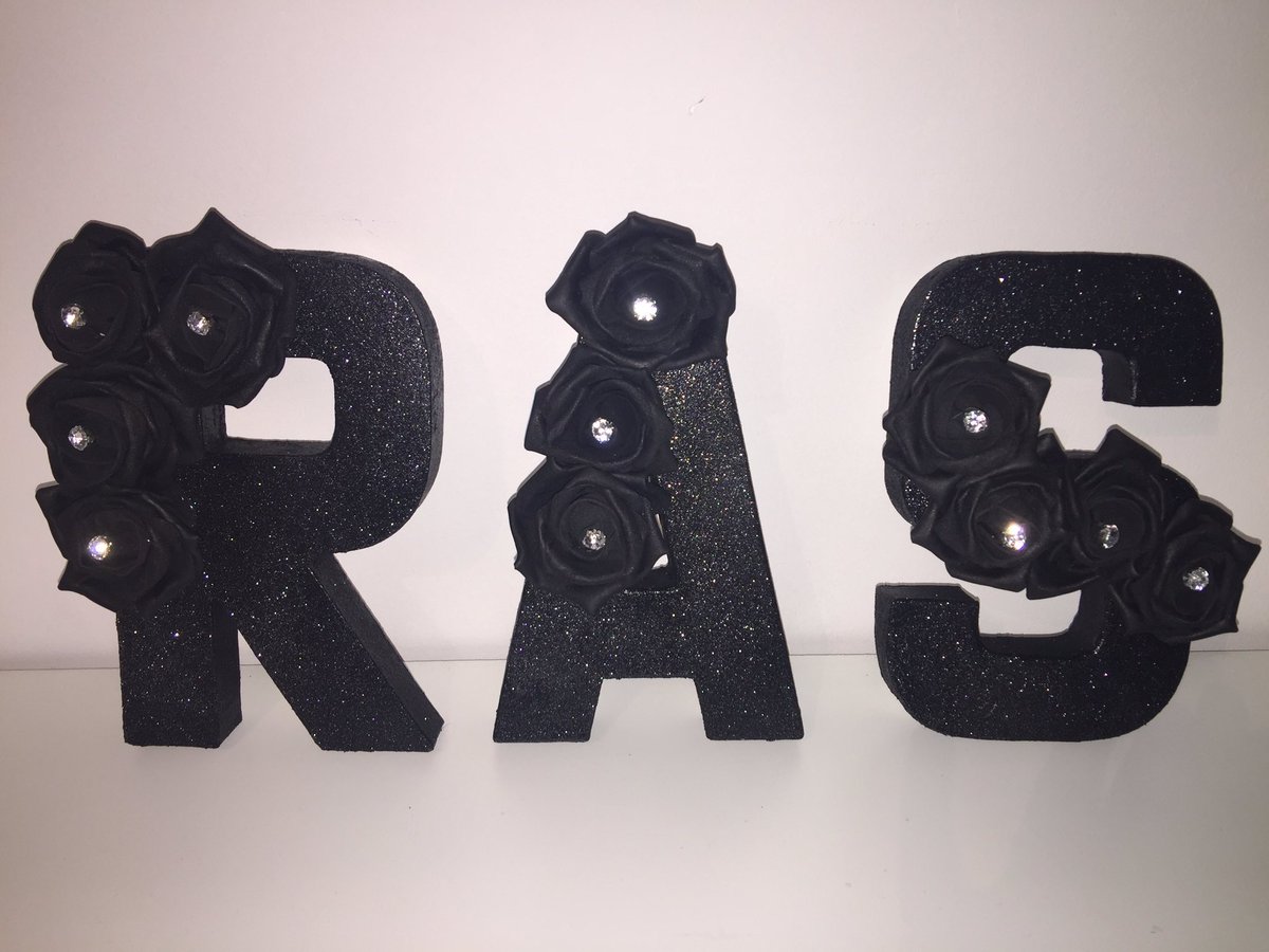 beau_lovelyxx's tweet photo. Customer request individual letters #BlackGlitter #Roses #Diamantes 🖤 https://t.co/nIU4kTjllg