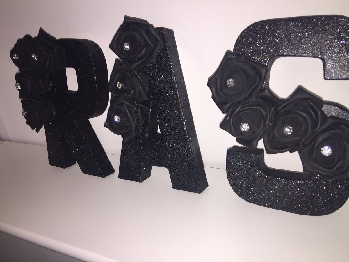 beau_lovelyxx's tweet photo. Customer request individual letters #BlackGlitter #Roses #Diamantes 🖤 https://t.co/nIU4kTjllg