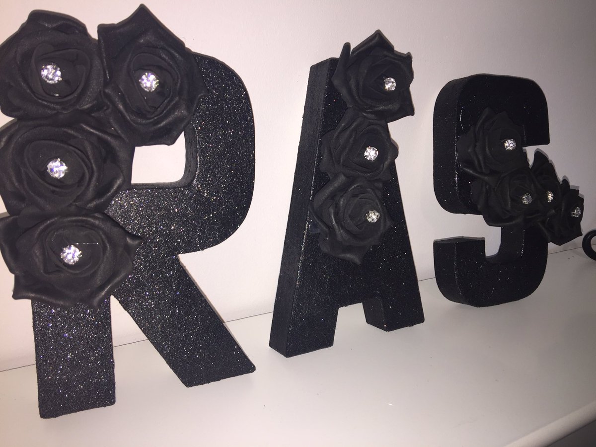 beau_lovelyxx's tweet photo. Customer request individual letters #BlackGlitter #Roses #Diamantes 🖤 https://t.co/nIU4kTjllg